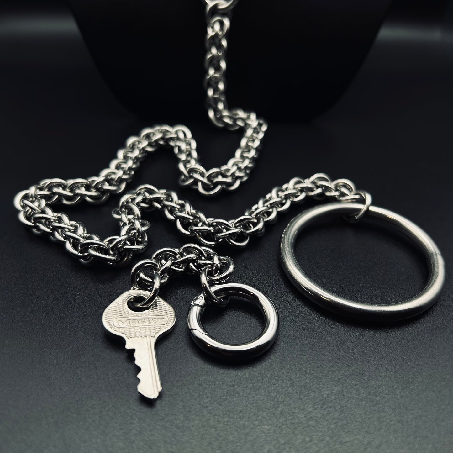 CHOKEHOLD +LEASH