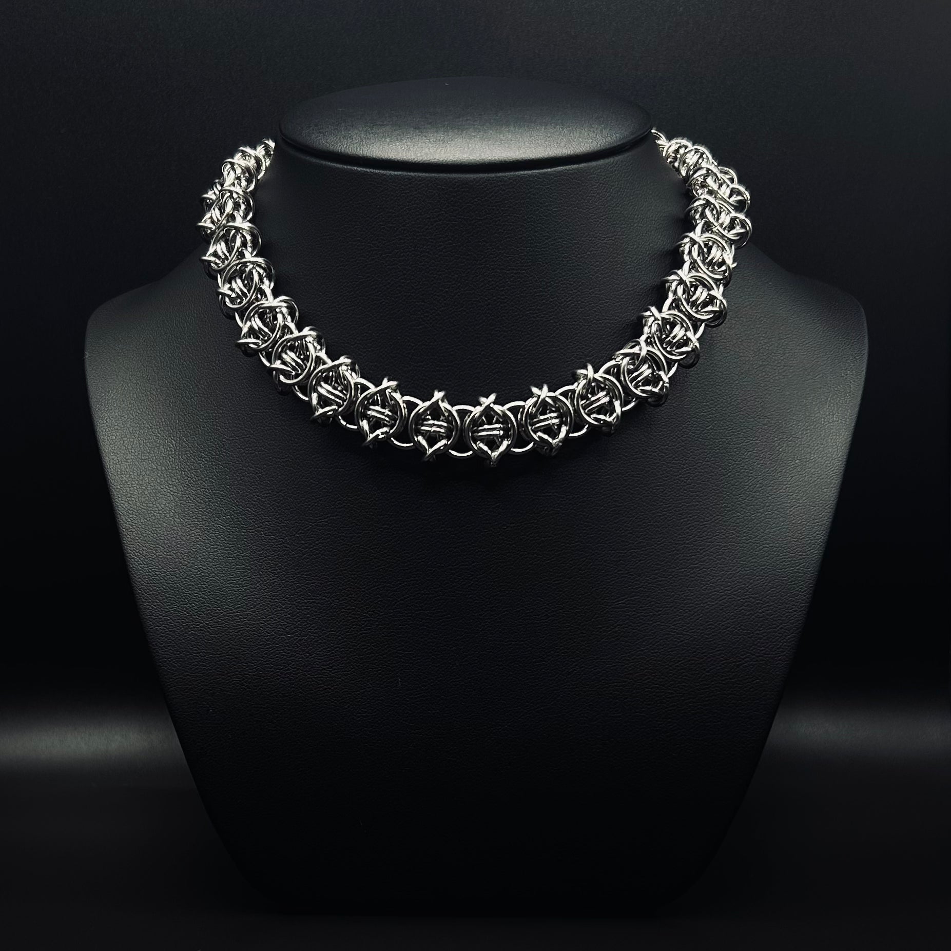 DUKE – Kingdomchains